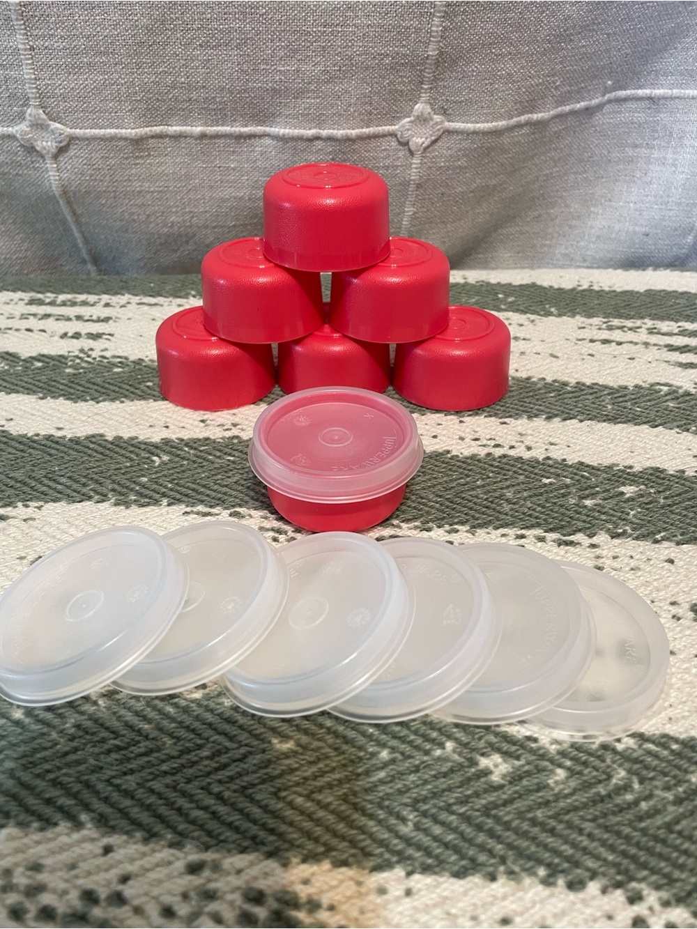 Tupperware smidget set of 7 with lids